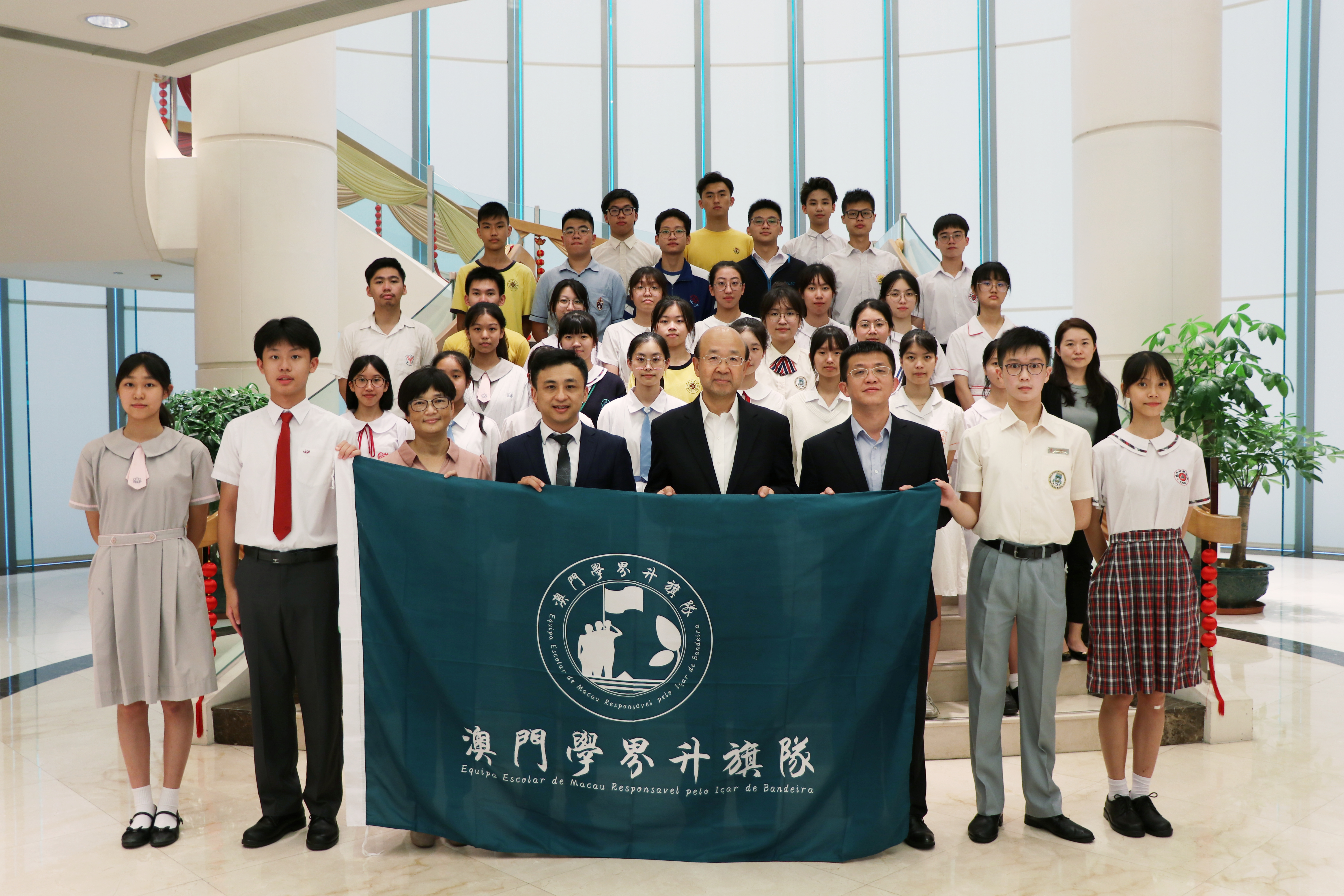 包含澳门队备战严谨进行，力争取得胜利的词条