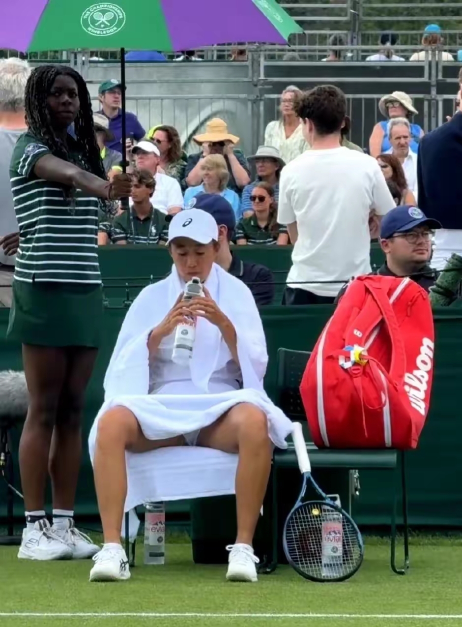 温网完胜戴维斯杯,西西帕斯统治全场 温网完胜戴维斯杯,西西帕斯统治全场